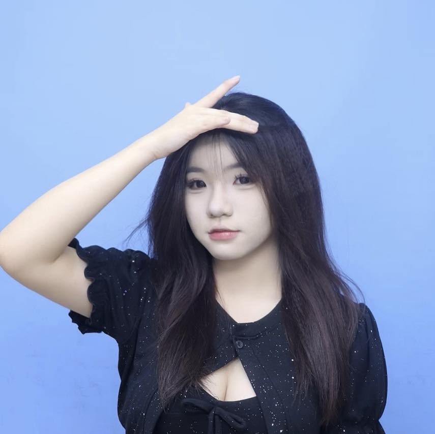 A Moment of Stillness and Style